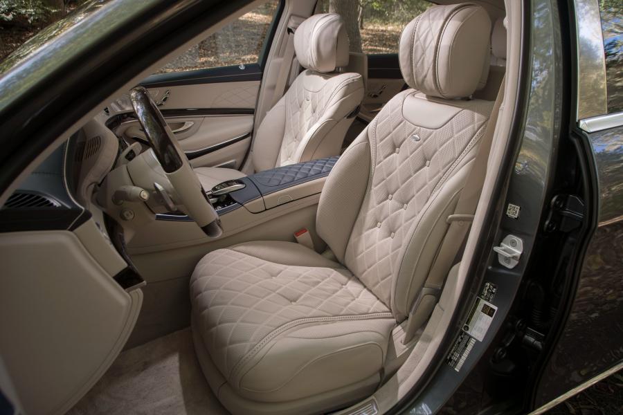 Интерьер Mercedes-Maybach S560 4Matic (X222) 2017 года  (NA) (фото 8 из 22)